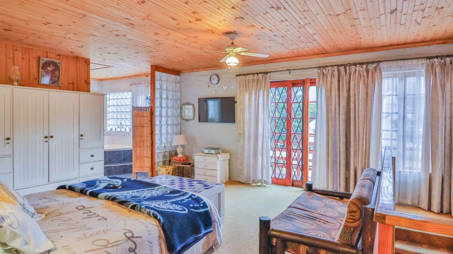 5 Bedroom Property for Sale in Sandbaai Western Cape